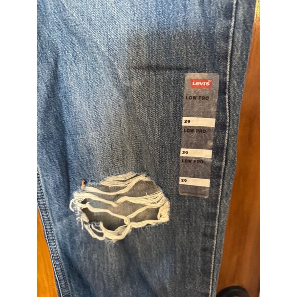 NWT Levi's Womens Medium Wash Distressed Low Pro Straight Size 29 Jeans - Picture 8 of 8